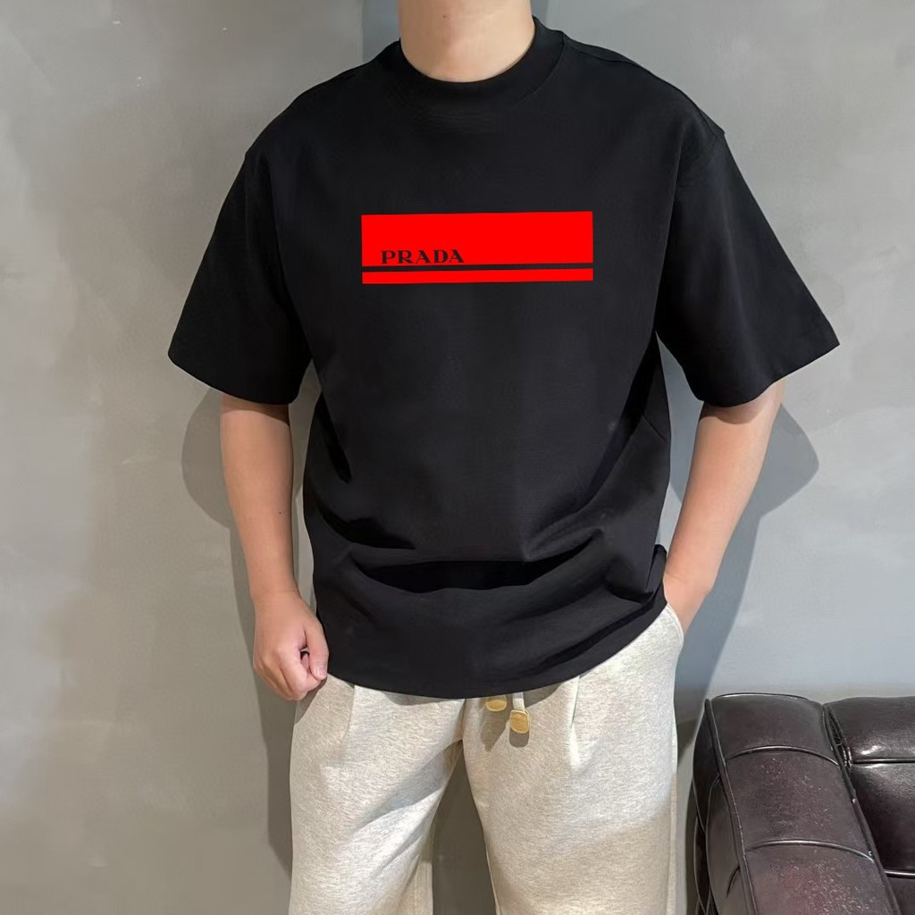 Prada/Prada 2026 คลาสสิกรอบคอแขนสั้นเสื้อยืดผู้ชายผู้หญิงสไตล์ Contrast สี Basic Counter Synchroniza