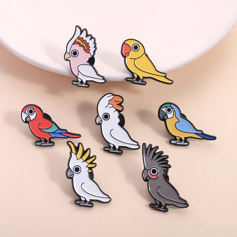 การ์ตูนนกแก้วสายพันธุ์ Pin Multi-Breed Plumage Bird Badge อุปกรณ์เสริมน่ารักสําหรับคนรักนกที่มีสีสันตกแต่งส่วนบุคคล