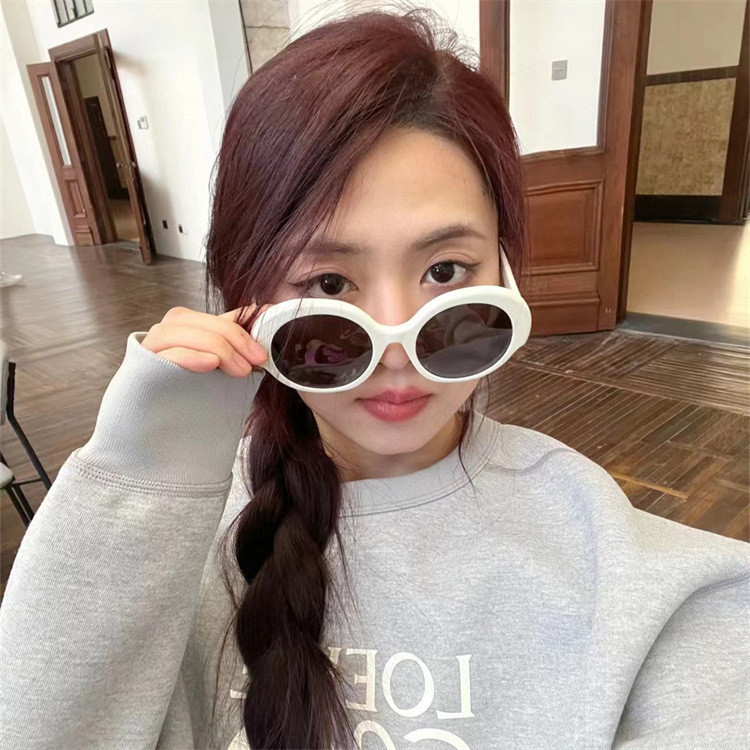 แว่นกันแดดแฟชั่น กรอบทรงกลม สไตล์คนดัง LW40135SF บางเบาหรูหรา