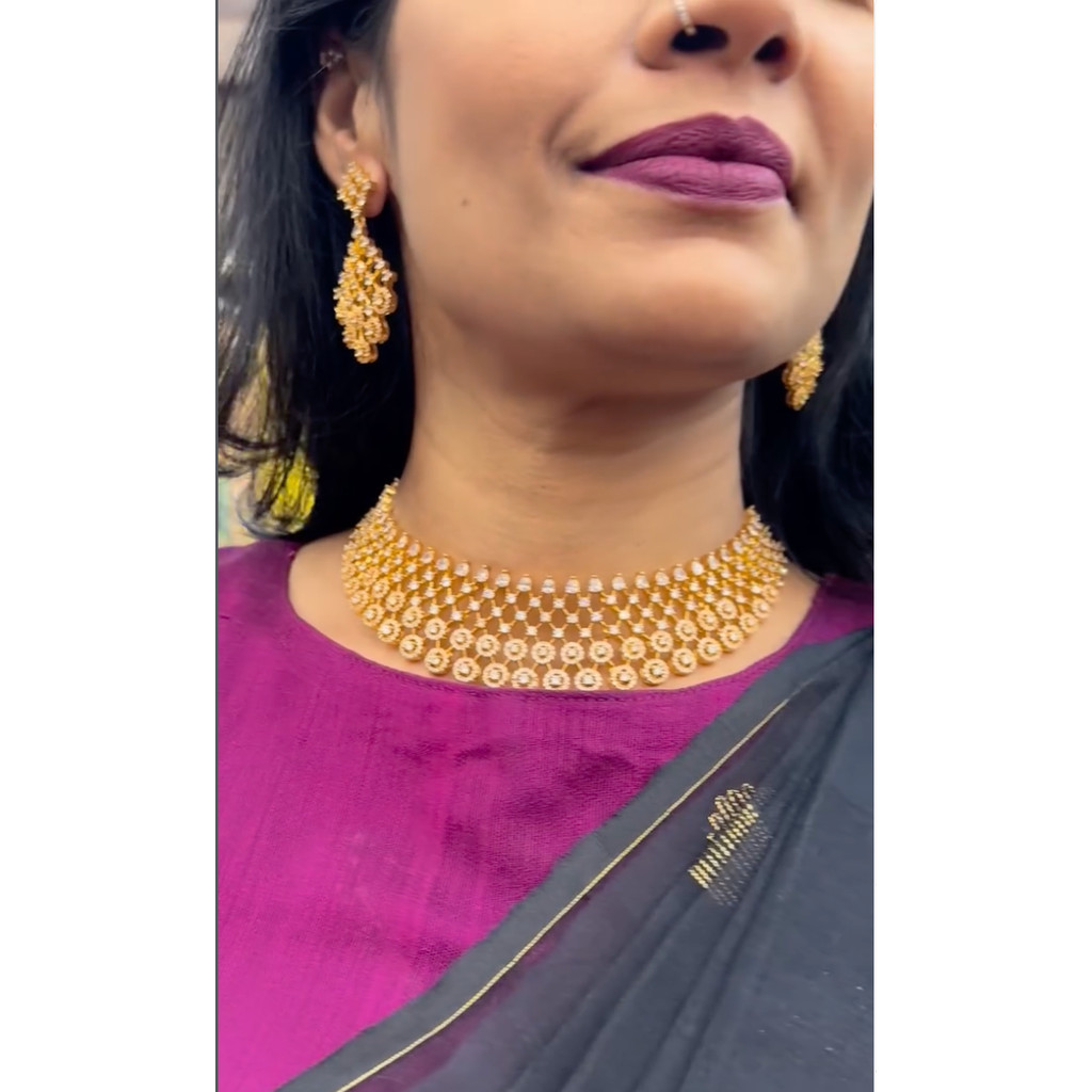 เครื่องประดับอินเดีย Jewellery ชุดสร้อยคอทองคําพร้อมหินสีขาวและต่างหู UDGOLDCOVERINGNECKLACE1TH