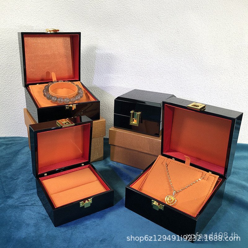 Unmarked กล่องเก็บสไตล์ใหม่สร้อยข้อมือ High-End กล่องเครื่องประดับแหวนเครื่องประดับไม้สไตล์เดียวกันร