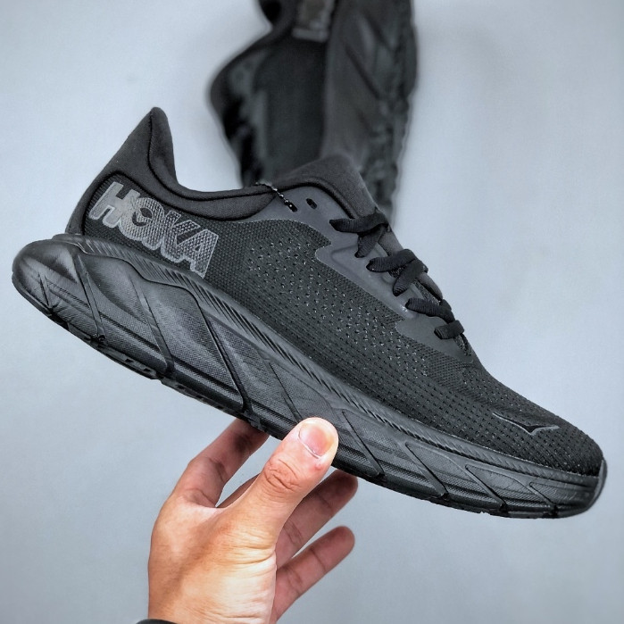 Hoka Arahi 7 และ HOKA Clifton 9 รองเท้าวิ่งสำหรับผู้ชายและผู้หญิง