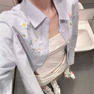 Chili เสื้อเชิ้ตผู้หญิงสำหรับฤดูใบไม้ผลิ ฤดูใบไม้ร่วง ปี 2026 ปักลายพร้อมตกแต่งดอกไม้ คุณภาพเทียบได้ ใช้ผ้าคุณภาพดีค่ะ