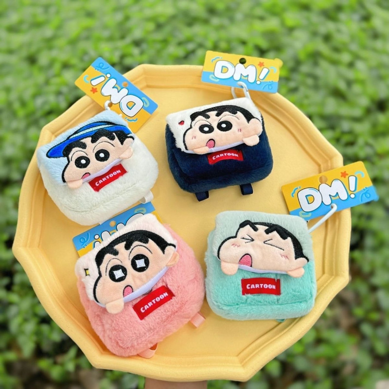 👛ระเบิดไซเบอร์👛2026 สไตล์ใหม่สีสัน Crayon Shin-Chan Plush หูฟังกระเป๋าสนุกน่ารัก Shin-Chan พลิกกระเป๋าเหรียญกระเป๋าเป้สะพายหลังจี้ของขวัญสําหรับเพื่อน