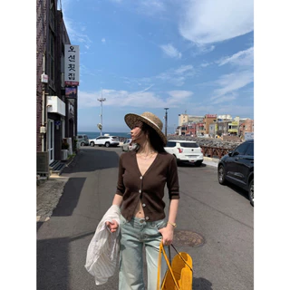 B&R พร้อมส่ง เสื้อยืดผ้าถักทรงเข้ารูป เสื้อคอวีแขนพอง เสื้อคาร์ดิแกนกระดุมหอยมุก มีสไตล์และสง่างาม