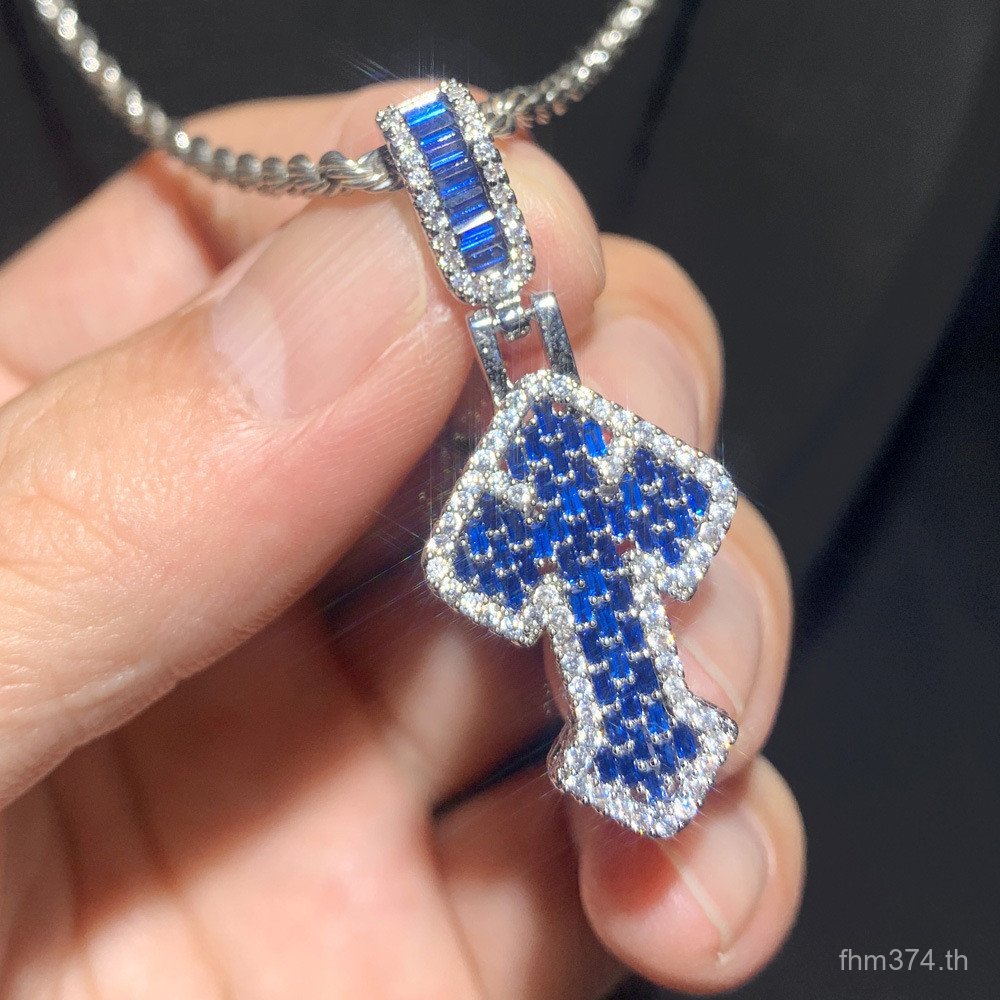 สร้อยคอฮิปฮอปแฟชั่นสร้อยคอสตรีทอินเทรนด์จัดส่งชิ้นเดียวจี้ชายเพทายสีฟ้าข้ามผลิตภัณฑ์ใหม่ฮิปฮอป KVT7