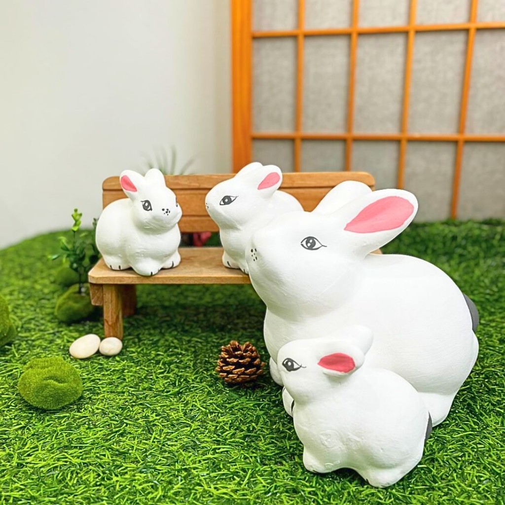 ตุ๊กตาปูนปั้น ตุ๊กตาเซรามิกครอบครัวน้องกระต่ายสีขาว 1 ชุดได้ 4 ตัว