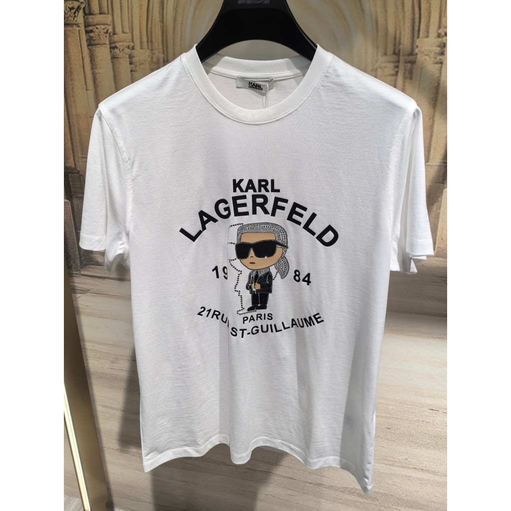 เสื้อยืดแขนสั้นสไตล์ฤดูใบไม้ผลิและฤดูร้อน ออกแบบมาสำหรับผู้ชายและผู้หญิง มีโลโก้ของ Ka&rls Galeries 