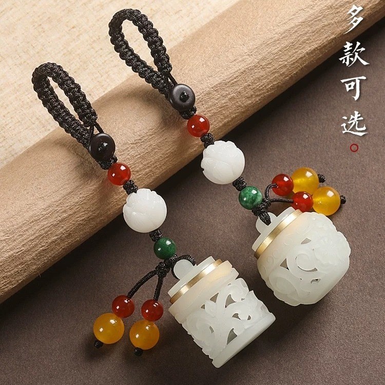Luminous Hollow ซอง Ball พวงกุญแจรถจี้ผู้ชายผู้หญิงประณีตกระเป๋าจี้ขนาดเล็ก Aromatherapy จี้กล่อง