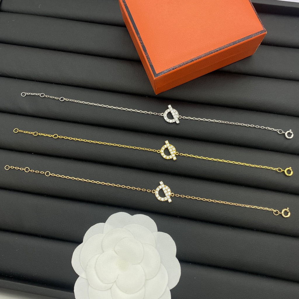 2025 Aijia Diamond H Letter High Version สร้อยคอผู้หญิง Simple Niche Design หรูหราสร้อยคอ 5.17 ALP