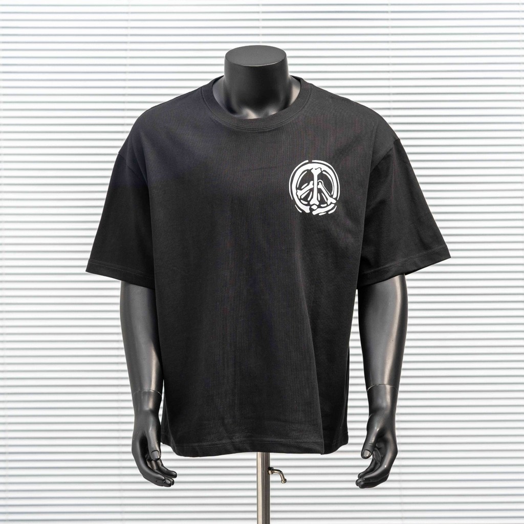 เสื้อยืดแขนสั้นแนวใหม่ สำหรับทั้งผู้ชายและผู้หญิง ใส่ได้ในหลากหลายโอกาส ออกแบบมาให้สวมใส่สบายตลอดวัน