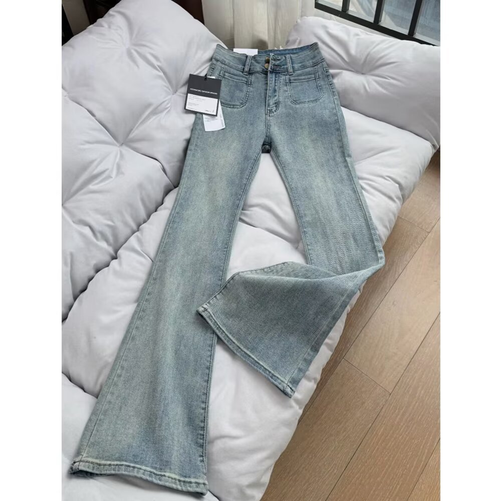 การออกแบบสีอ่อนไมโครบานกางเกงยีนส์ผู้หญิงฤดูร้อนสไตล์ใหม่เอวสูงยืด ผอมลง ดูปุ่มคู่กางเกงเกือกม้าขนาดเล็ก
