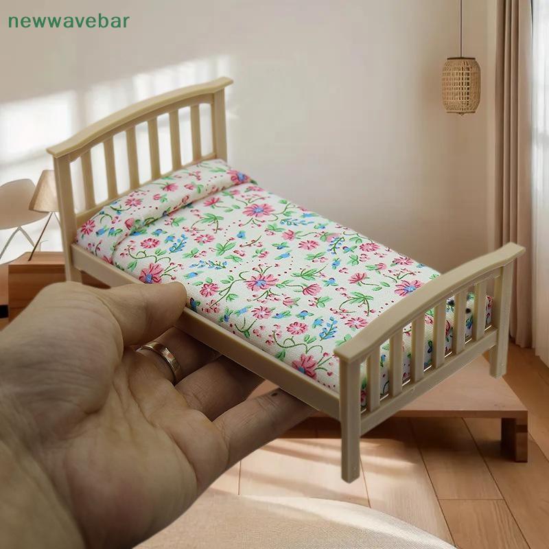 [HENGHOME] 1 ชิ้น 1:12 Dollhouse Accessories Miniature Floral Single Bed Model Furniture Bedroom Mic