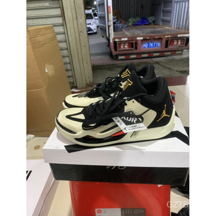 Air JordanZoom Tatum 1 สีกากีสีเทา สำหรับผู้ชาย พร้อมเทคโนโลยี.Zoom