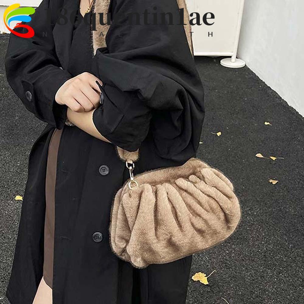 QUENTIN1AE กระเป๋าสะพายข้าง.Cloud Plush ความจุใหญ่น้ำหนักเบาทoned down to just mentioning the brand 