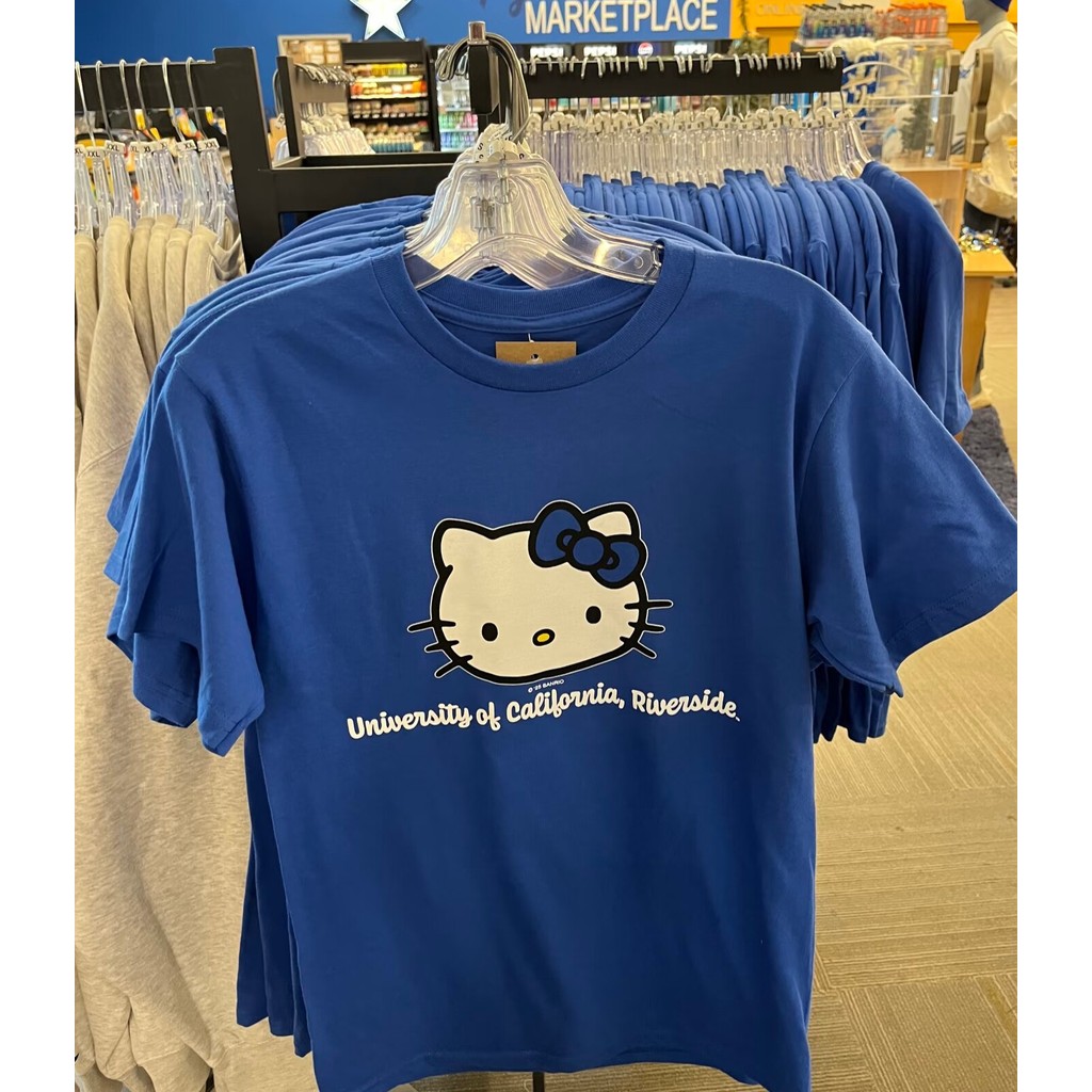 Uni.qlo HelloKitty การ์ตูนอะนิเมะอุปกรณ์ต่อพ่วงเสื้อยืดแขนสั้นสําหรับผู้ชายและผู้หญิงใหม่หลวมสบายๆHoodie