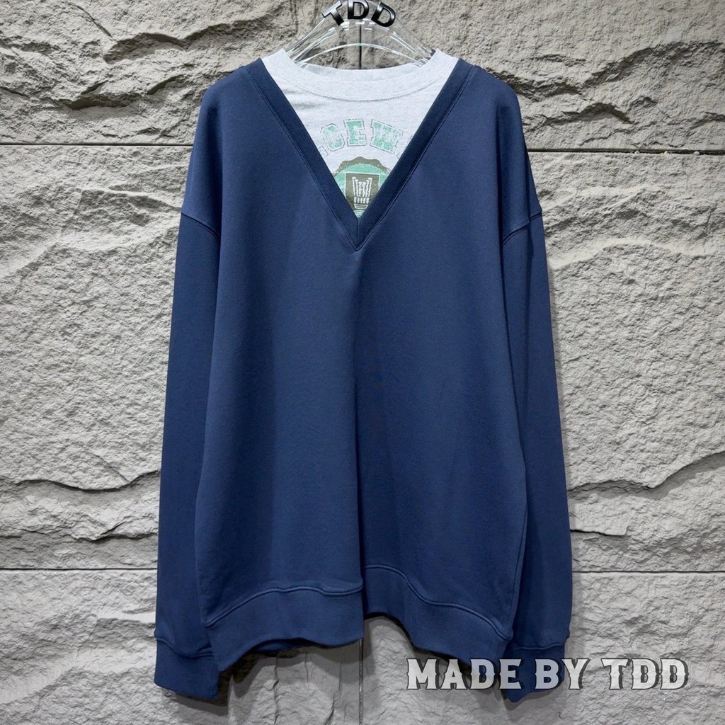 [TDD ผลิต] LOEW * Loewe 2025 ฤดูใบไม้ร่วงฤดูหนาวสไตล์ใหม่ V คอเย็บสีกรมท่าเสื้อแขนยาวเสื้อสวมหัวผู้ช