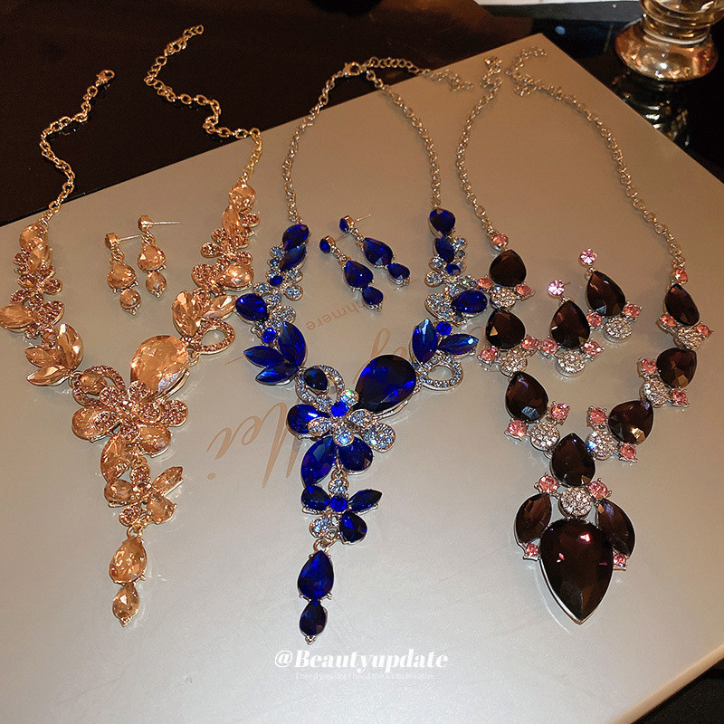 ชุดเครื่องประดับเพชร Water Drop สไตล์เรียบหรู ประกอบด้วยสร้อยคอมากคลาวิกเคาน์ และต่างหู พร้อมเสมา 7E