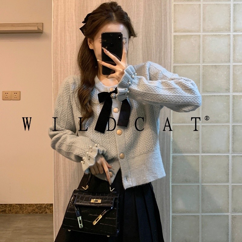 คาร์ดิแกนสไตล์ชาแนลดีไซน์ใหม่สำหรับฤดูหนาว มีโบว์และลูกปัดตกแต่งรอบคอมีความอบอุ่น เหมาะสำหรับผู้หญิง