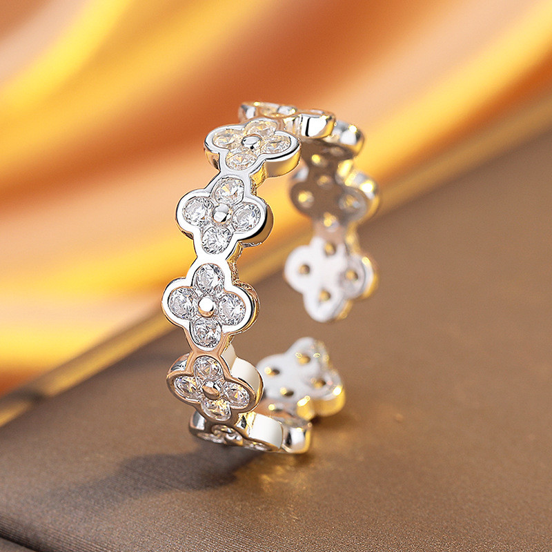 แหวนหญิง All-Match Four-Leaf Clover ออกแบบเฉพาะตัวหรูหรา สำหรับสวมใส่ทุกวัน