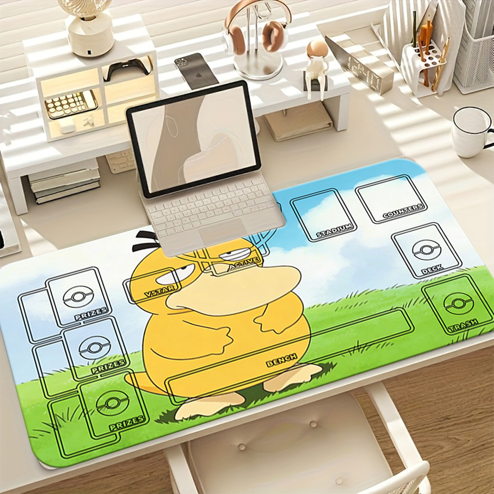 Pokemon Psyduck การ์ตูน TCG Playmat แผ่นรองเมาส์สําหรับเล่นเกมขนาดใหญ่พร้อมโซนการ์ดแผ่นรองโต๊ะ