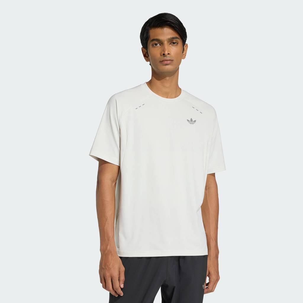 adidas ไลฟ์สไตล์ เสื้อยืดโพลีเอสเตอร์ TECH TREFOIL ESSENTIALS ผู้ชาย สีเทา KT2347