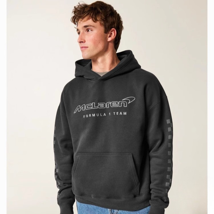 เสื้อฮู้ดผู้ชาย Hollister เนื้อผ้านุ่ม สบาย และระบายอากาศ พรินต์ลายรถแข่ง McLaren