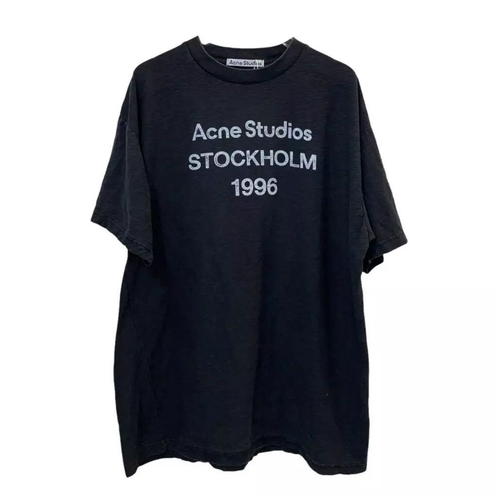 เสื้อยืดโอเวอร์ไซส์ ผ้าสลาฟ เนื้อผ้าบางเบา เนื้อนุ่มใส่สบาย ระบายอากาศได้ดี มีสีขาวและดำ สกรีนลายด้านหน้า
