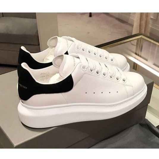 รองเท้าหนัง MacQueen สำหรับผู้หญิง เหมาะสำหรับฤดูใบไม้ผลิ