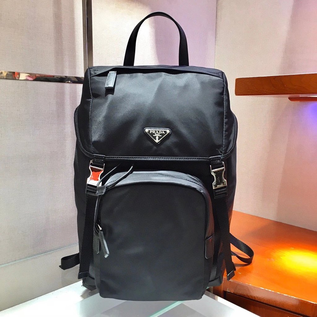 กระเป๋าเป้สะพายหลัง Prada รีไซเคิลไนลอน สำหรับทั้งชายและหญิง กร 2VZ135