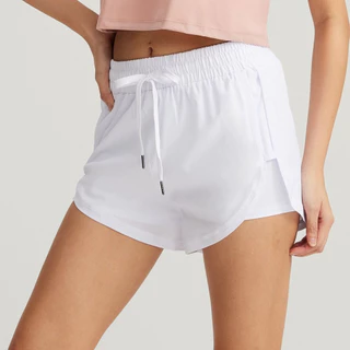 AirActive Breeze Shorts กางเกงขาสั้นออกกำลังกายผู้หญิงสำหรับฤดูร้อน ดีไซน์สองชั้น แห้งไว ระบายอากาศ กันโป๊ มีกระเป๋าด้านใน กางเกงออกกำลังกายและวิ่ง
