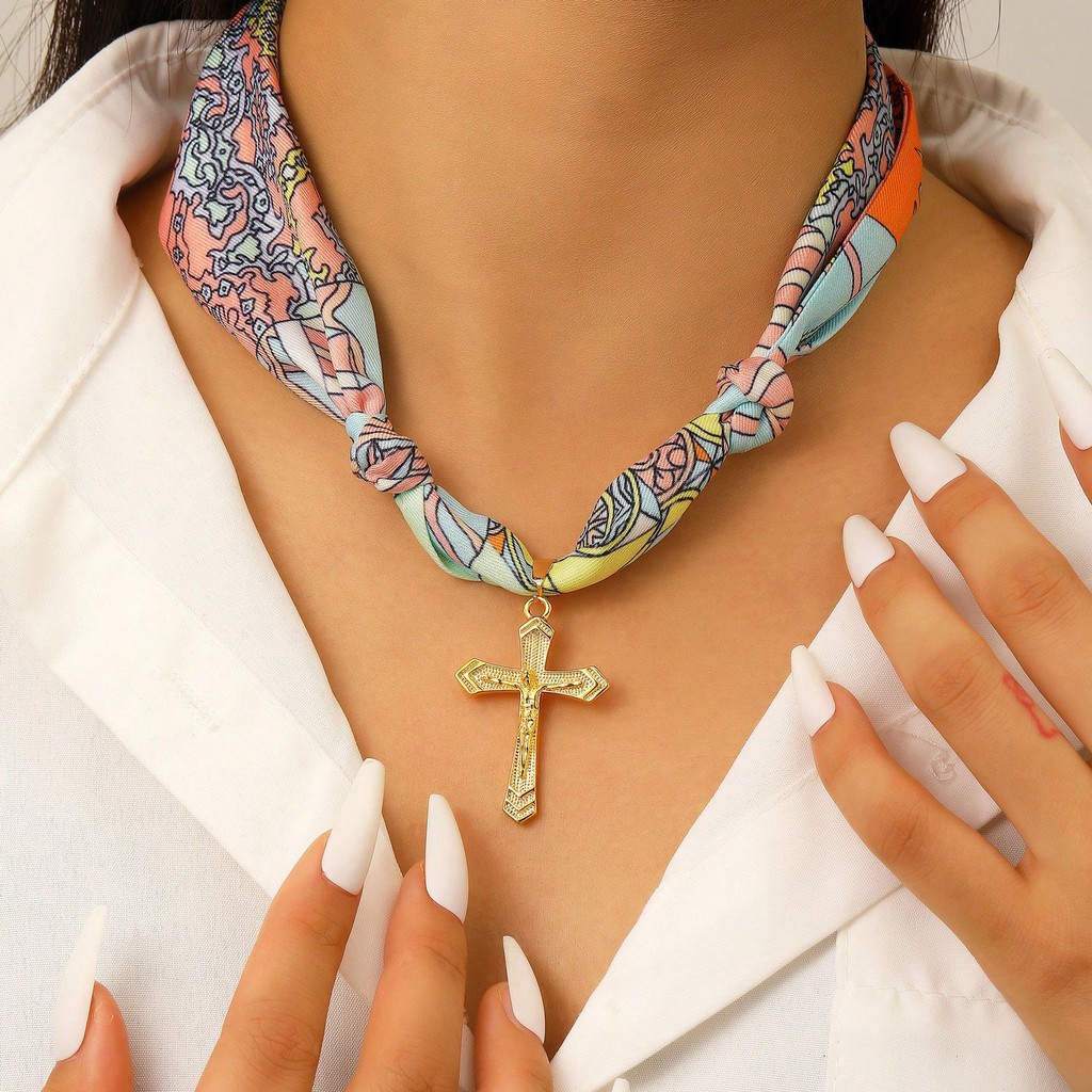 [Bo Ye] 1PC ประณีตแฟชั่นสุภาพสตรีผ้าพันคอผ้าไหมที่มีสีสัน Hand-Knotted Cross จี้ผ้าริบบิ้นสร้อยคอเคร