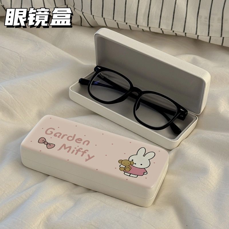 2025 สินค้าใหม่หมีสีชมพูถือ มิฟฟี่ กระต่ายนักเรียนกล่องการ์ตูน หอย กล่องเก็บของแบบพกพาป้องกันฝุ่นป้องกันความเครียด20260513