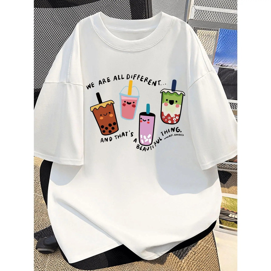【in stock】มีสินค้าพร้อมส่ง 2026 เสื้อยืดฤดูร้อน เสื้อยืดพิมพ์ลายชานมแสนสนุก 2026 คอกลมหลวม แขนสั้น ส
