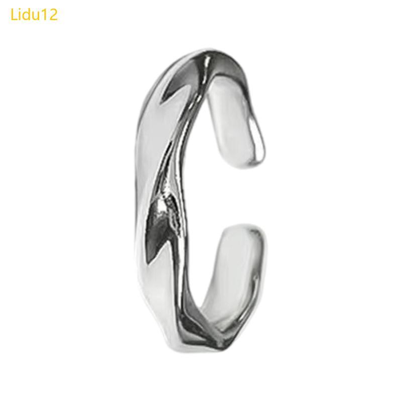 แหวนแฟชั่น Moebius สำหรับผู้หญิง ออกแบบมาเพื่อสวมใส่ง่ายและสวยงาม ผลิตจากโลหะคุณภาพดี