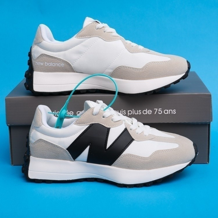 N327 สีขาวสีดําแสงอัลตร้ารองเท้ากีฬารองเท้าวิ่งขนาดใหญ่นักศึกษาวิทยาลัยระบายอากาศ ง รองเท้าผู้ชายผู้