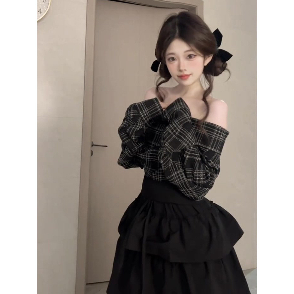 ชุดออกเดทสุดสง่างามสำหรับสุภาพสตรี เสื้อเชิ้ตคอบ่าลายสก็อต + กระโปรงระบายชั้น ｜ RDV présente