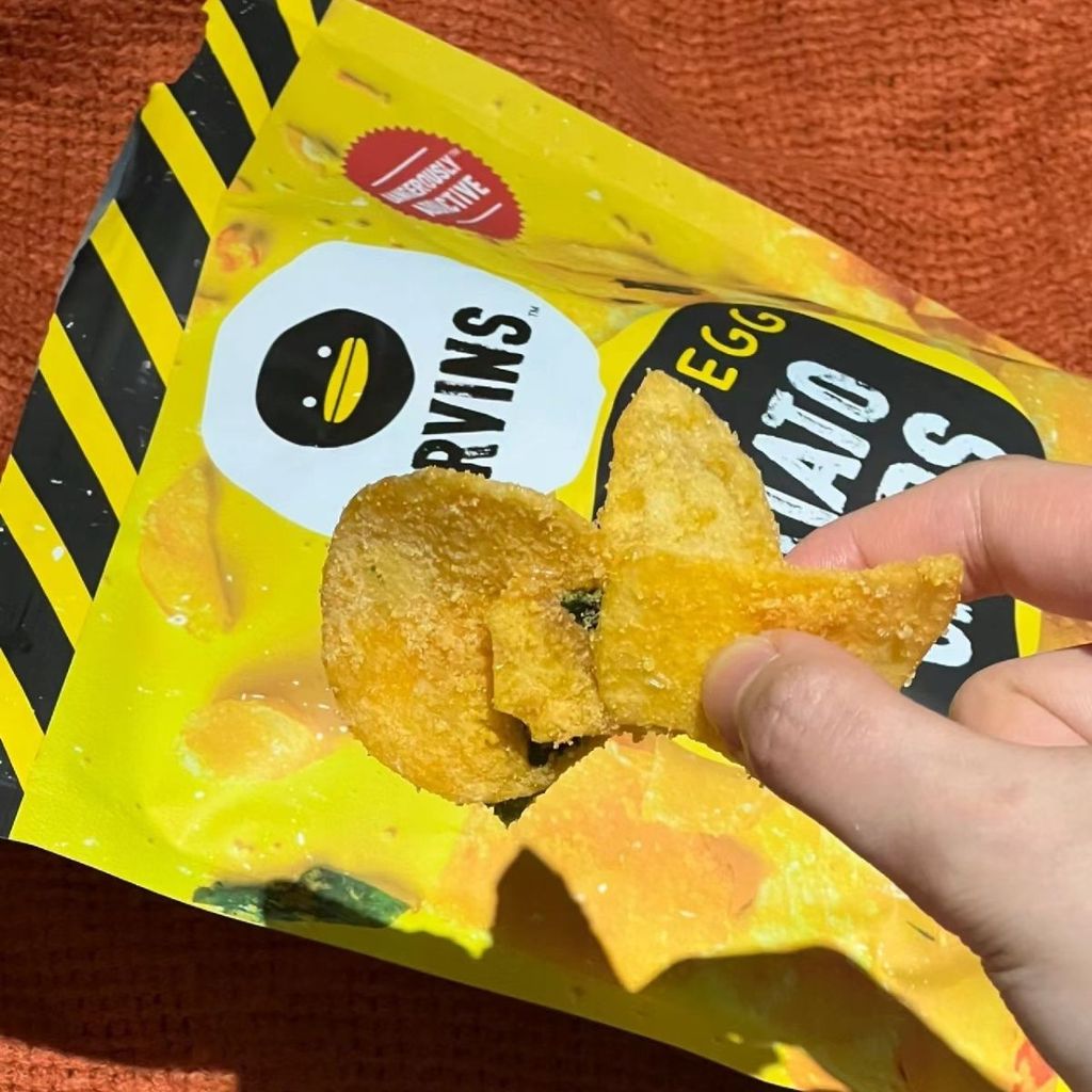 2025新款新加坡特产IRVINS黄鸭咸蛋黄薯片/咸蛋鱼皮袋装50g20251211