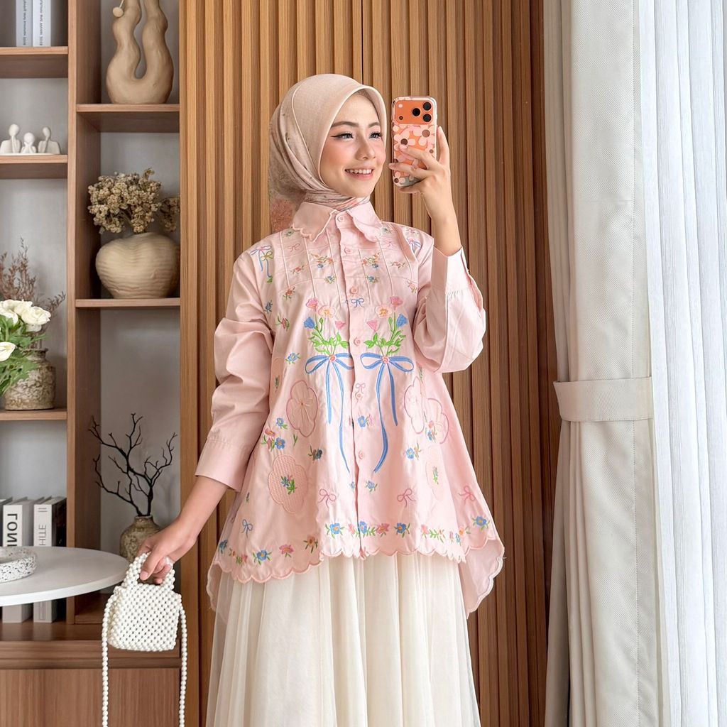 เสื้อยืดผ้าฝ้าย COQUETTE EMBROIDERY