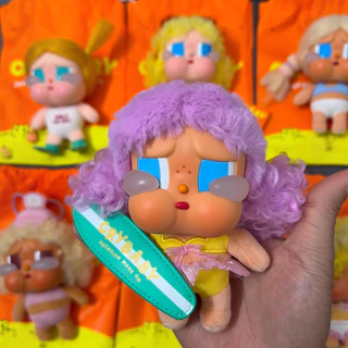 Pop Mart CRYBABY Crying Baby Vacation Mode On Series ตุ๊กตาไวนิลจี้ของขวัญกล่องลึกลับ