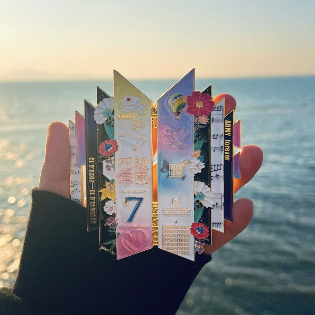 BTS 10th Anniversary ของที่ระลึกสะสมป้ายโลหะอุปกรณ์ต่อพ่วงของขวัญมูลค่าสูง