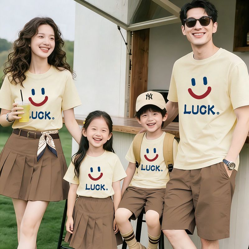 COD✅ (จัดส่งตลอด 24 ชั่วโมง)ลายหน้ายิ้ม เสื้อยืดครอบครัว เท่ห์สุดๆ สำหรับพ่อแม่ลูก ใส่เที่ยวซัมเมอร์นี้ ผ้าฝ้ายแท้ 100%