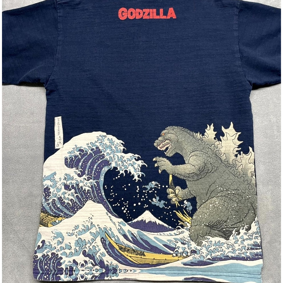 เสื้อยืดผ้าฝ้ายแท้ Godzilla และภาพวาดแบบ Ukiyo-e จาก Katsushika Hokusai สำหรับทั้งผู้ชายและผู้หญิง