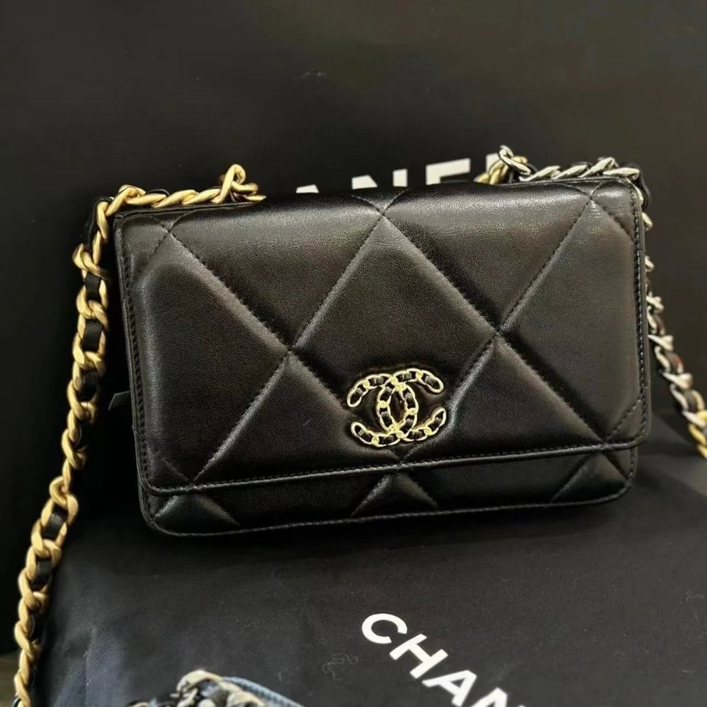 [Channel Goods] Channel Classic 19 Series woc Fortune Bag Handbag Black Gold Chain Portable Messenge