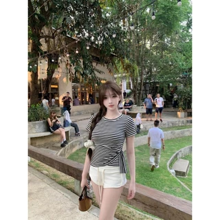 MUDO เสื้อยืดแขนสั้นเกาหลี ขอบไม่สมมาตร เอวรัดเปิดข้างสายผูก ใส่เปิดไหล่ได้ ผ้าดีดูดเหงื่อระบายอากาศ ยืดหยุ่นสูง #1019