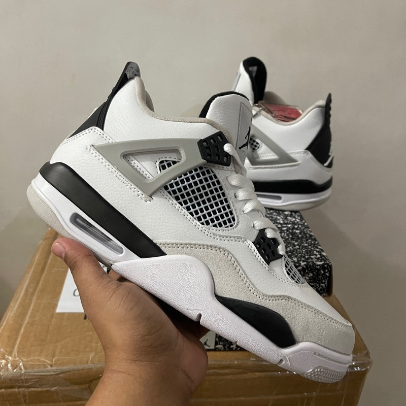 Jordan 4 Military Black and White Cement (ไซส์ผู้ชาย)