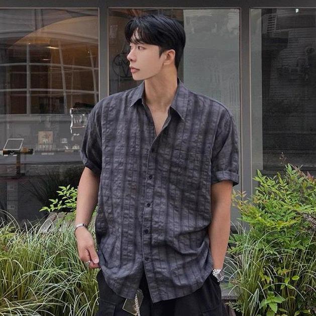 MNO.9 Shirt C113 เสื้อเชิ้ต คอปก แขนสั้น ลายสก๊อต ผ้าฝ้าย บางเบา มีกระเป๋าหน้า กาหลี เชิ๊ตชาย Man