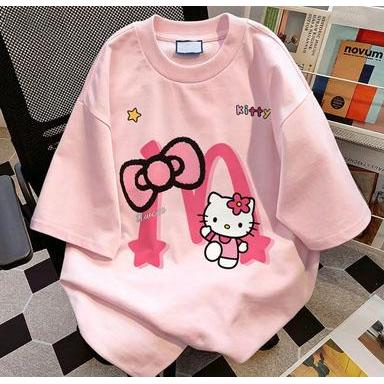 กรุงเทพจัดส่งสินค้า】เสื้อยืดผู้ชาย และผู้หญิง 2026 พิมพ์ลายขาวดำ2สีเนื้อผ้าสะดวกสบายระบายอากาศได้ดีในกรุงเทพฯ 24 ชั่วโมง