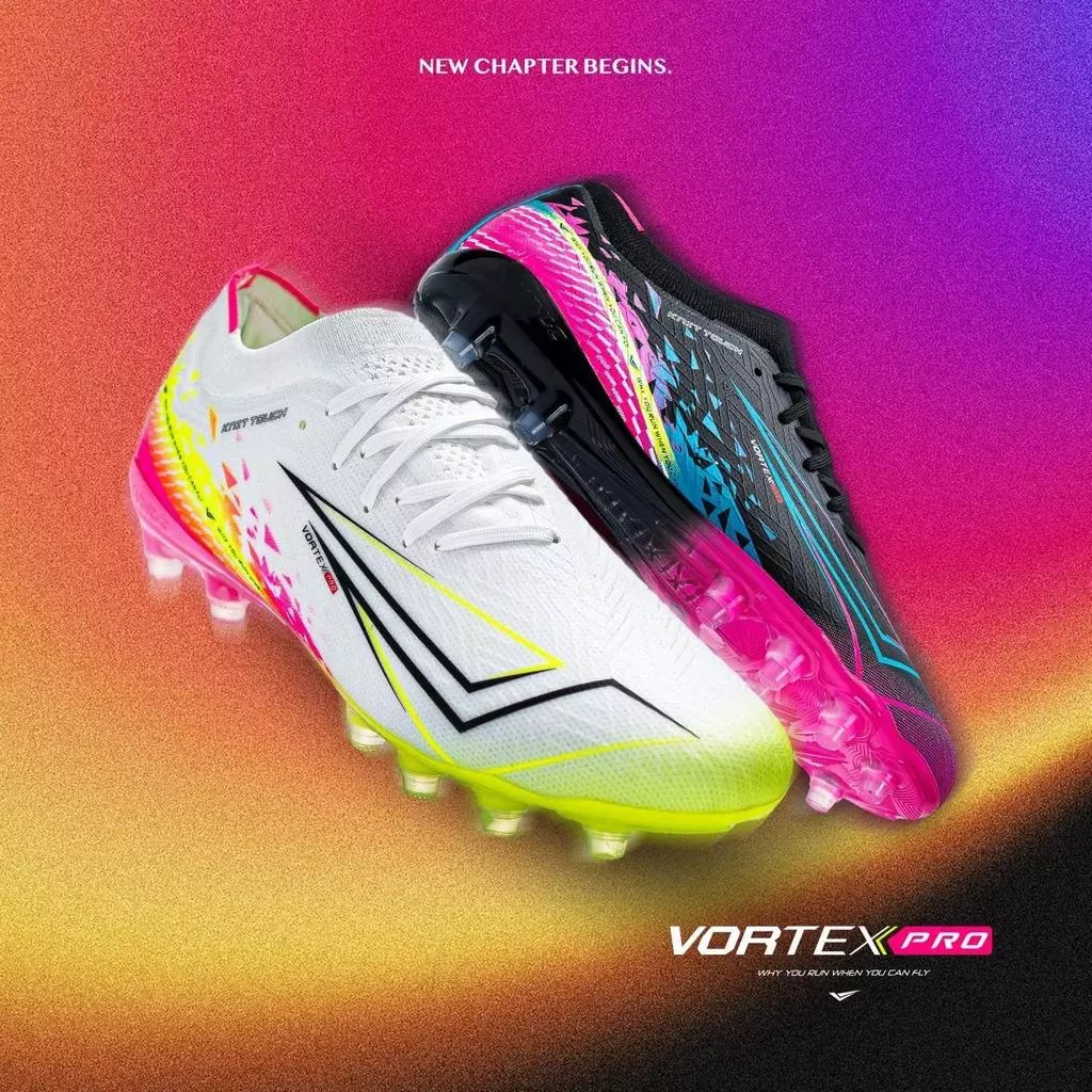 รองเท้าสตั๊ด Wingz Vortex Pro ตัวท๊อป สีขาว/สีดำ