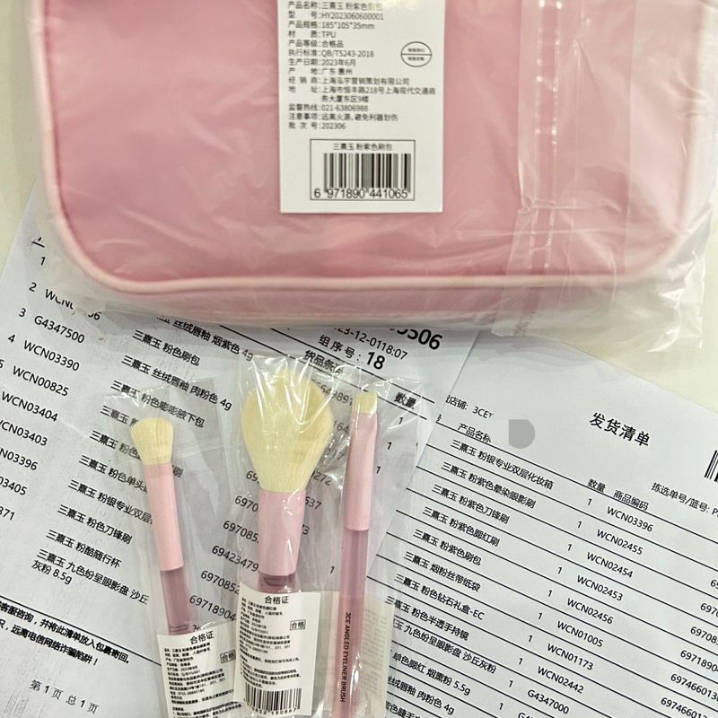 3ce Pink Brush Pack และแปรงแต่งหน้า 3 ชิ้น